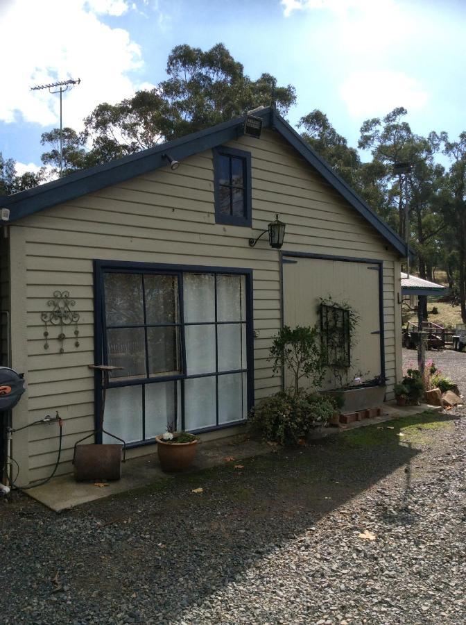 Hotel The Stables Wandin North Esterno foto